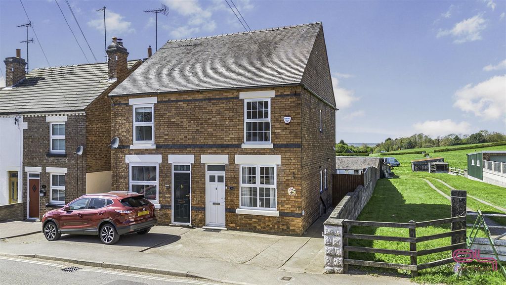 Property photo 1 of 30 Linton Road, Castle Gresley, Swadlincote (1).Jpg