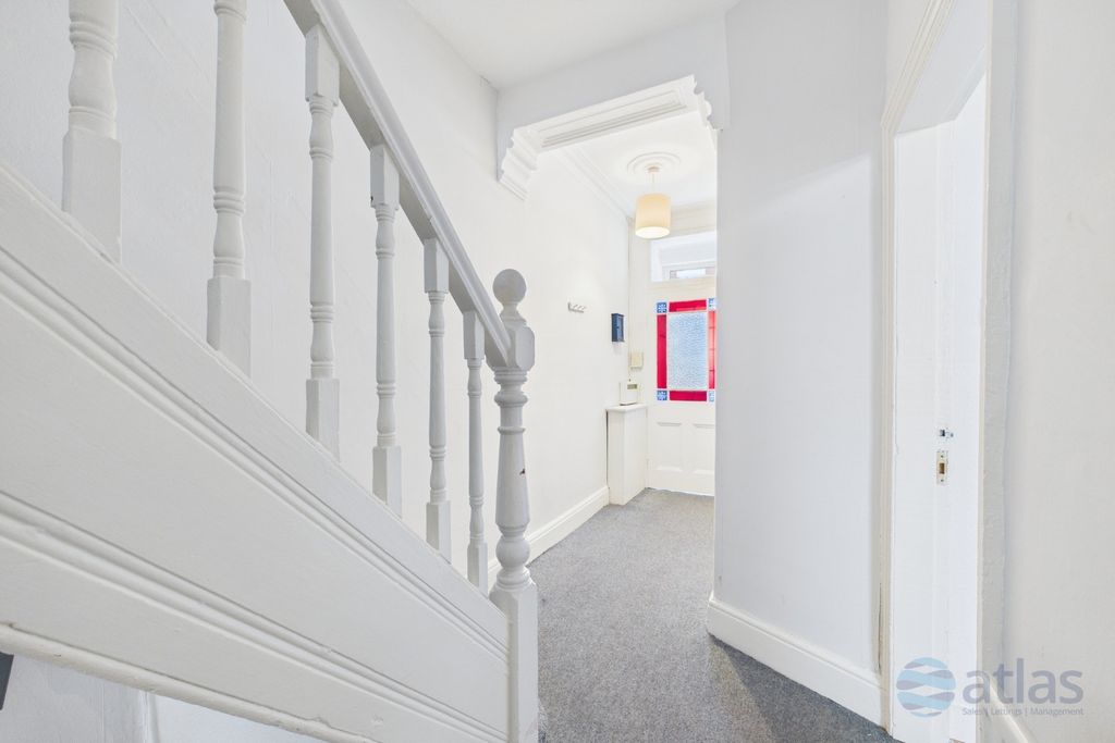 Property photo 3 of 18 Hallway