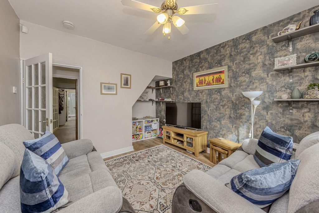 Property photo 2 of 19