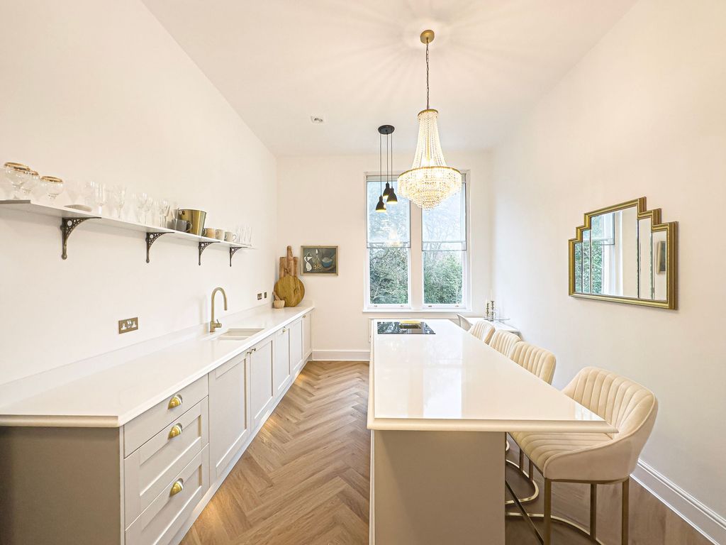 Property photo 2 of 32