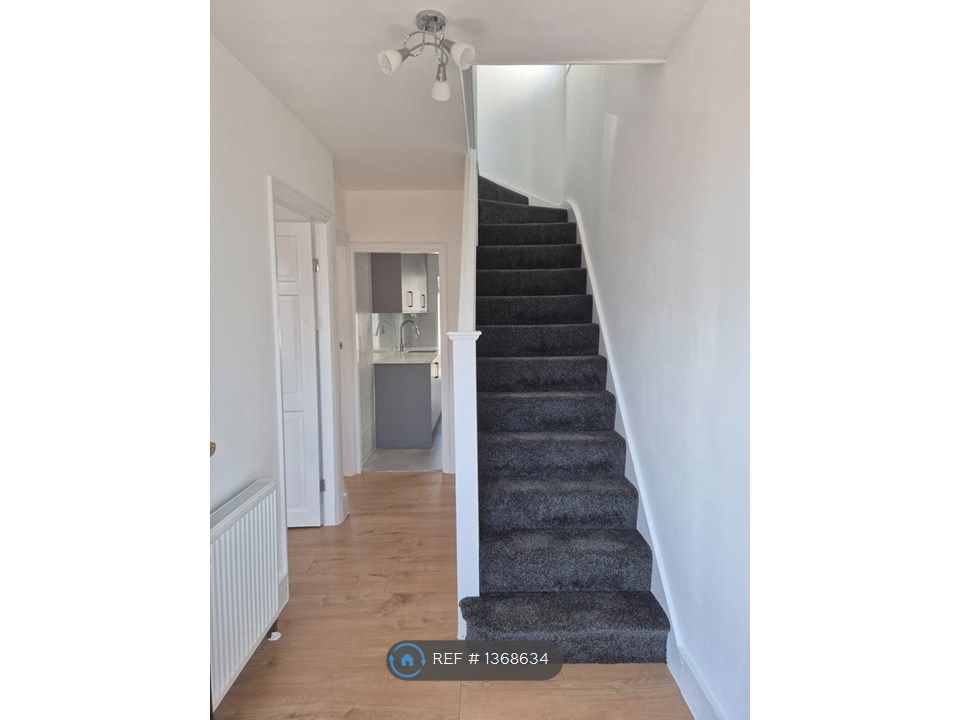 Property photo 2 of 17 Hallway