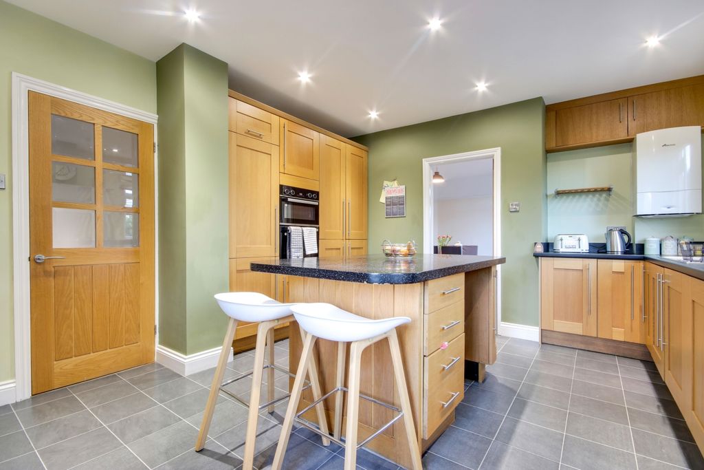Property photo 3 of 17 Kitchen