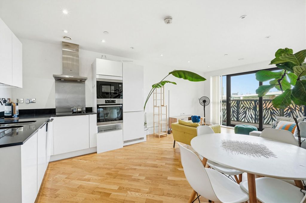 Property photo 3 of 12