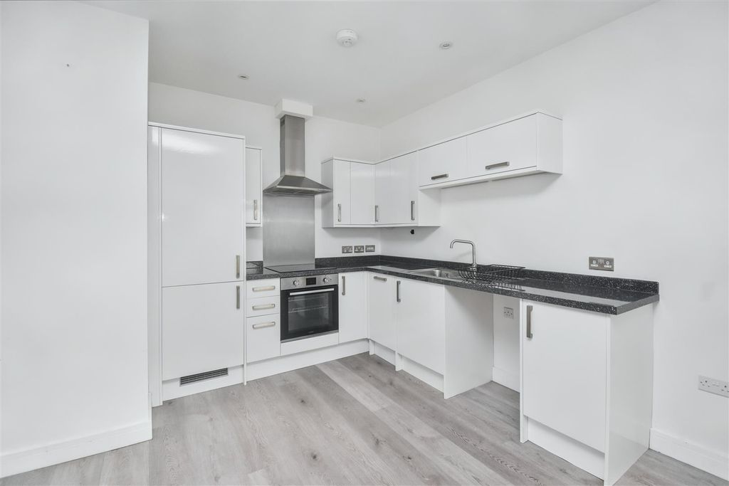 Property photo 2 of 13 N7Eh4Oh6Xkgk9v7Sib3Gvw.Jpg