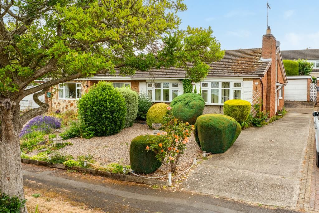 Property photo 1 of 21 36 Saint Leonards Close, Kettering-1.Jpg