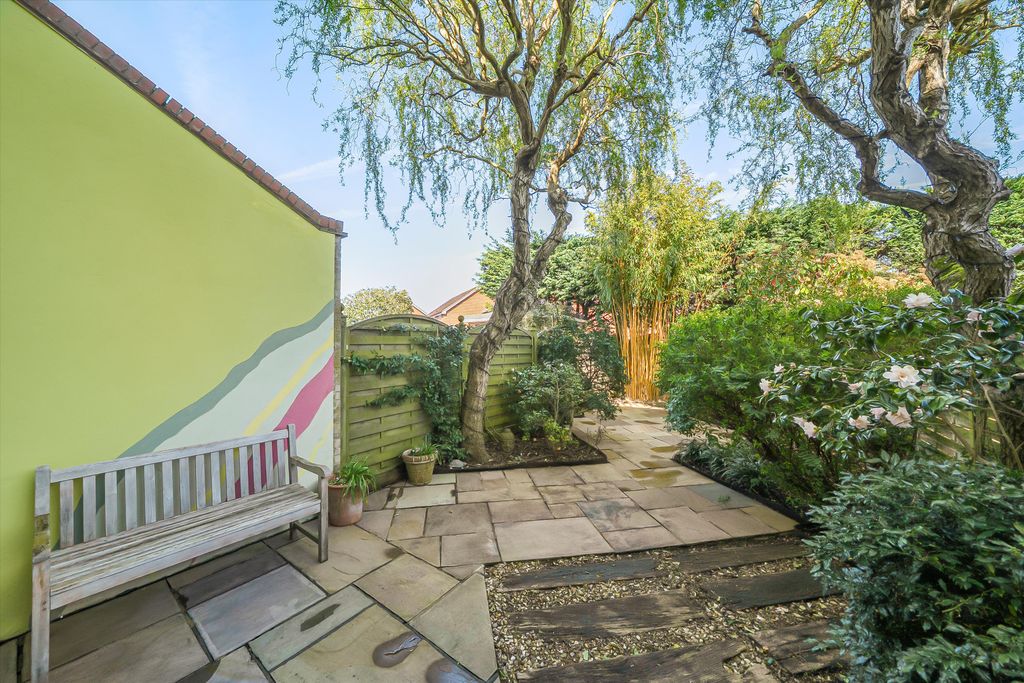 Property photo 2 of 13 Image