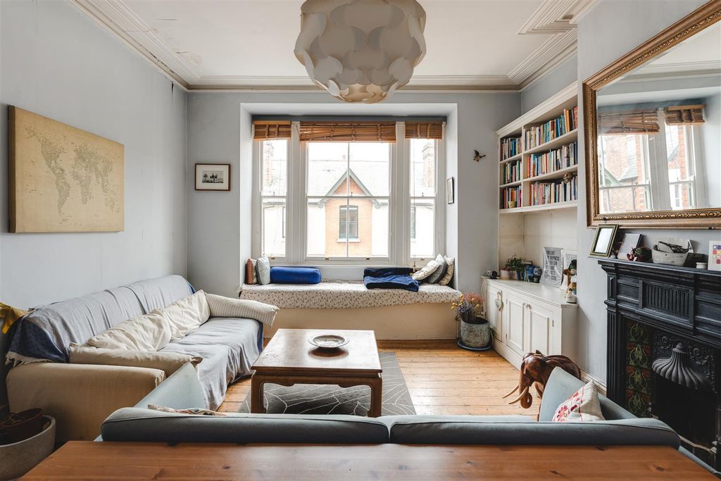 Property photo 3 of 18 Rowhill Mansions-2.Jpg