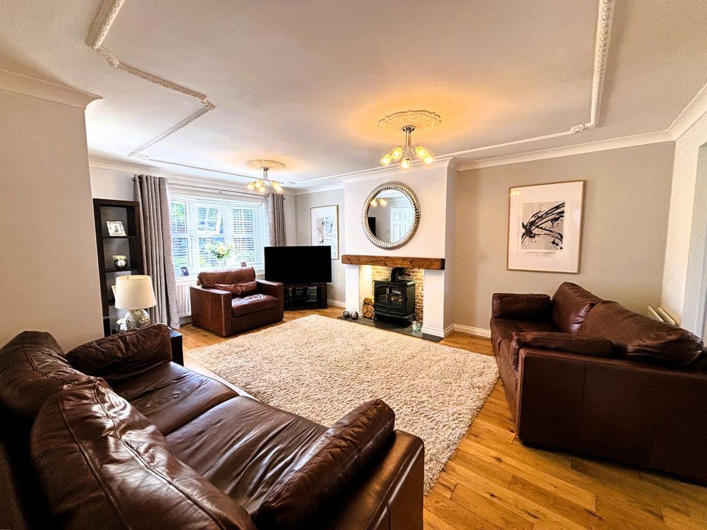 Property photo 2 of 27 Gallery