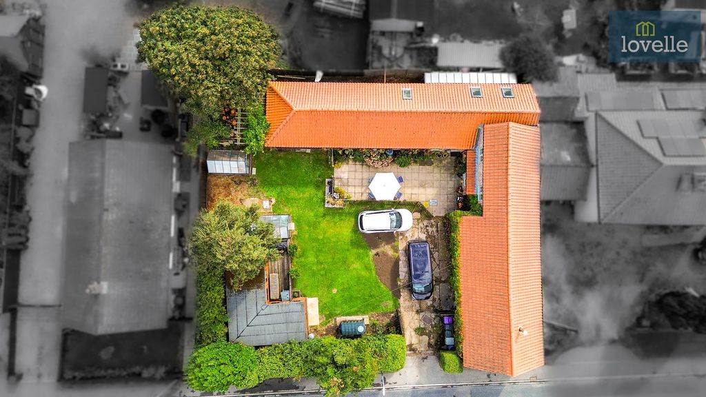 Property photo 3 of 33