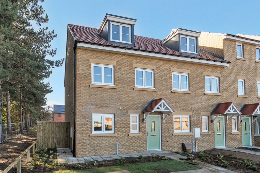 Property photo 1 of 17 External