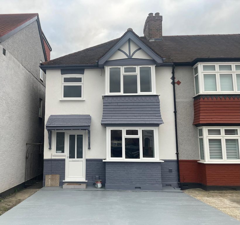 Property photo 1 of 11 Entrance