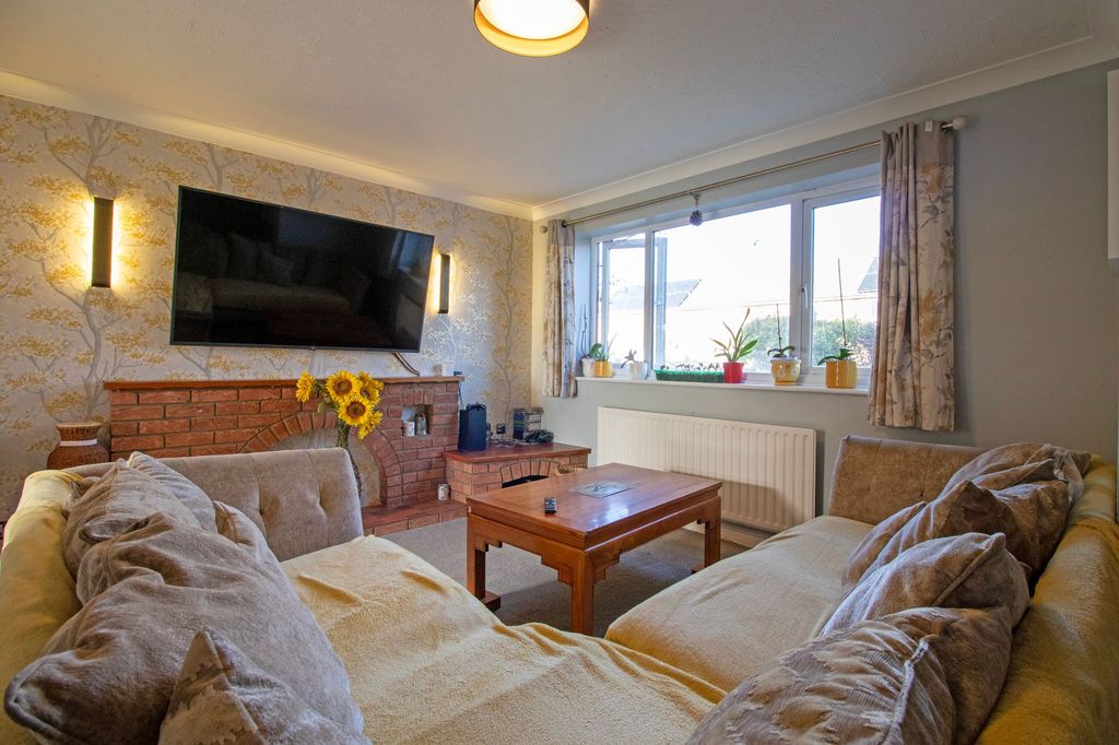 Property photo 2 of 18