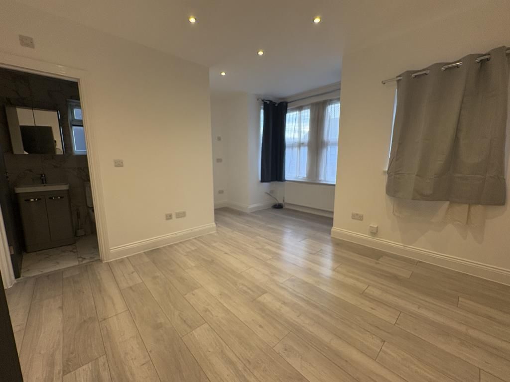 Property photo 3 of 21 Bedroom