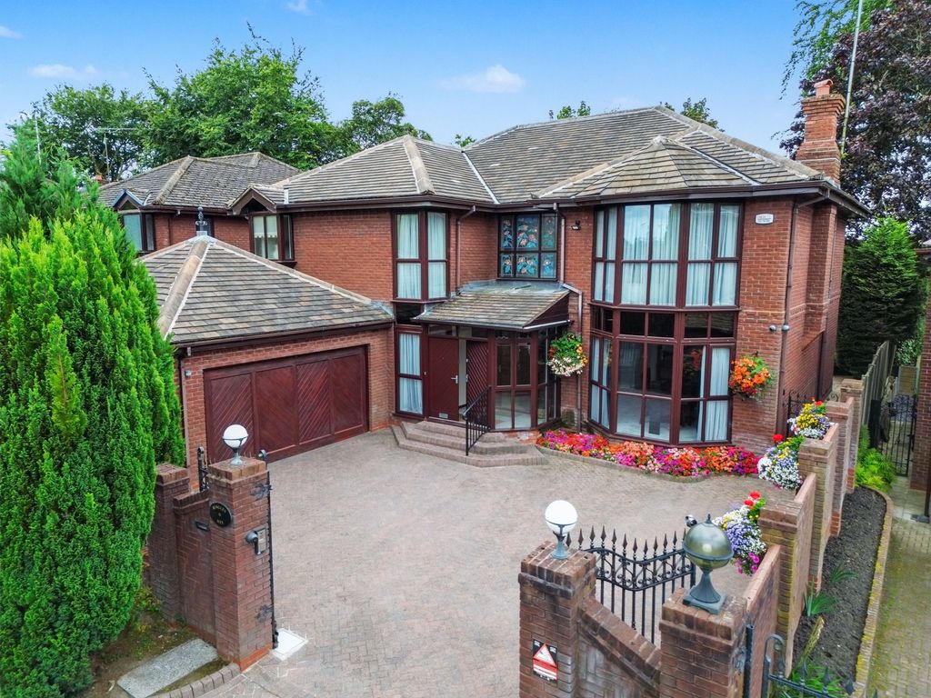 Property photo 1 of 44