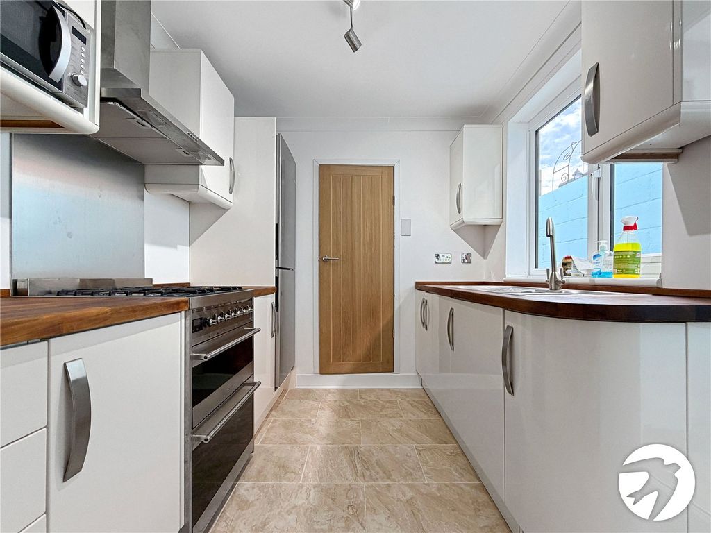 Property photo 3 of 12 Kitchen