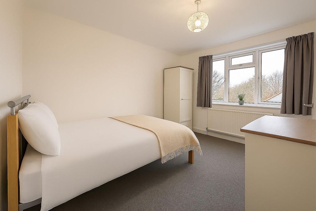 Property photo 2 of 8 Dressed Bed