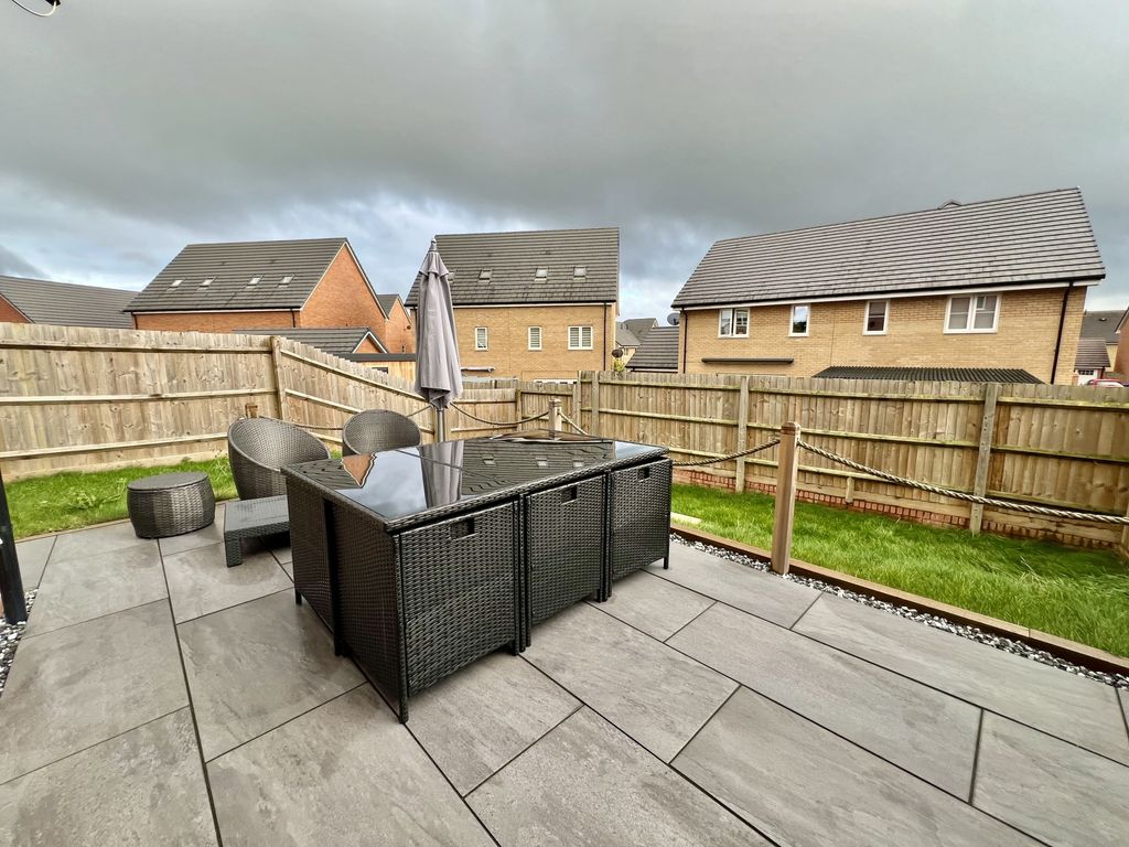 Property photo 3 of 12 Garden