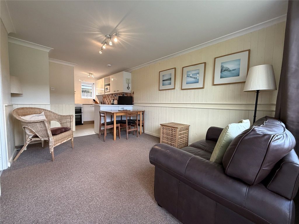 Property photo 2 of 8 Picture No. 32