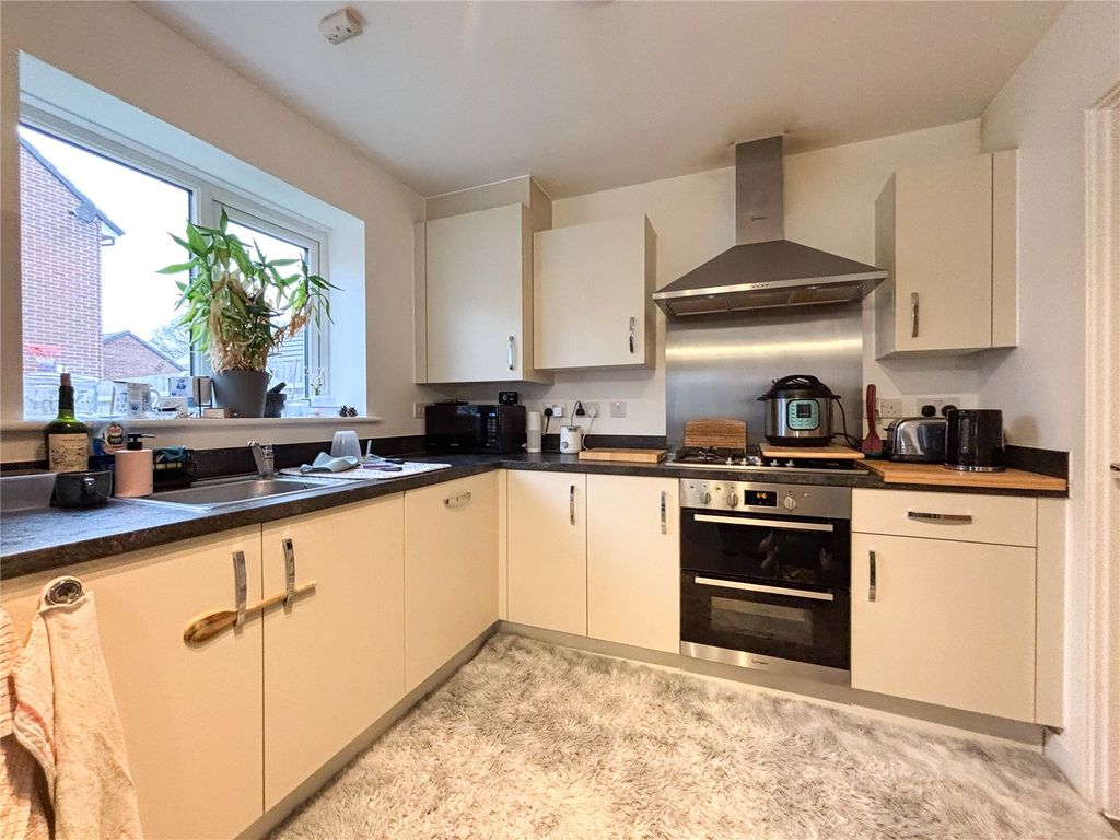 Property photo 3 of 25 Picture No. 02