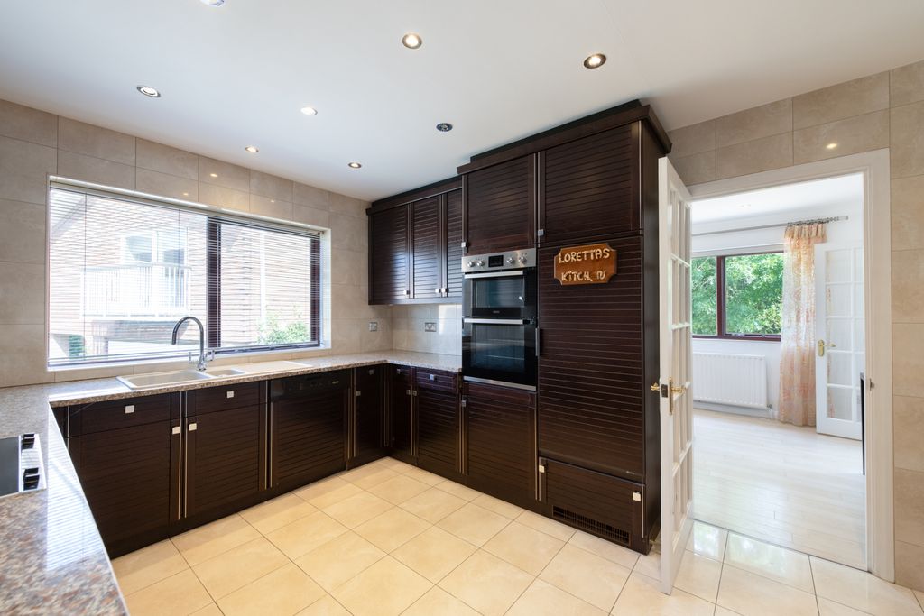 Property photo 2 of 17 Picture No. 08