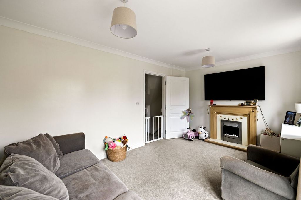 Property photo 3 of 17