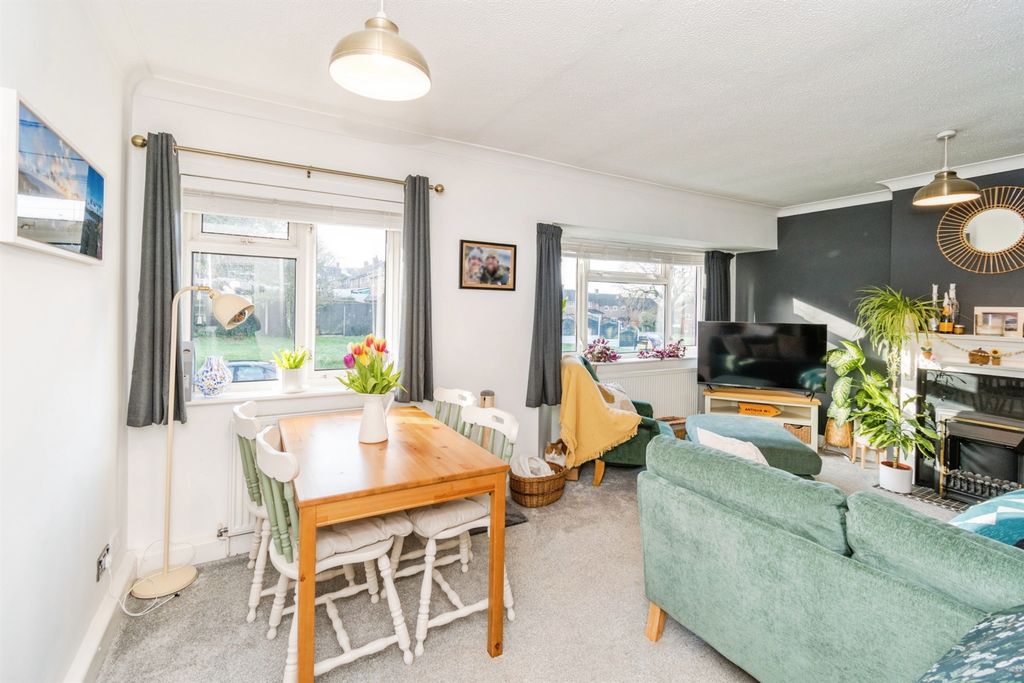 Property photo 3 of 18