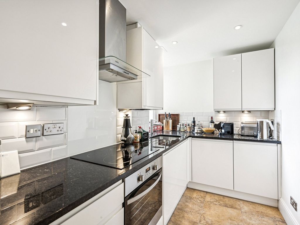 Property photo 3 of 13 Elm Park Road