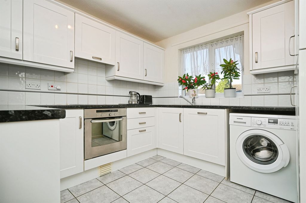 Property photo 2 of 20