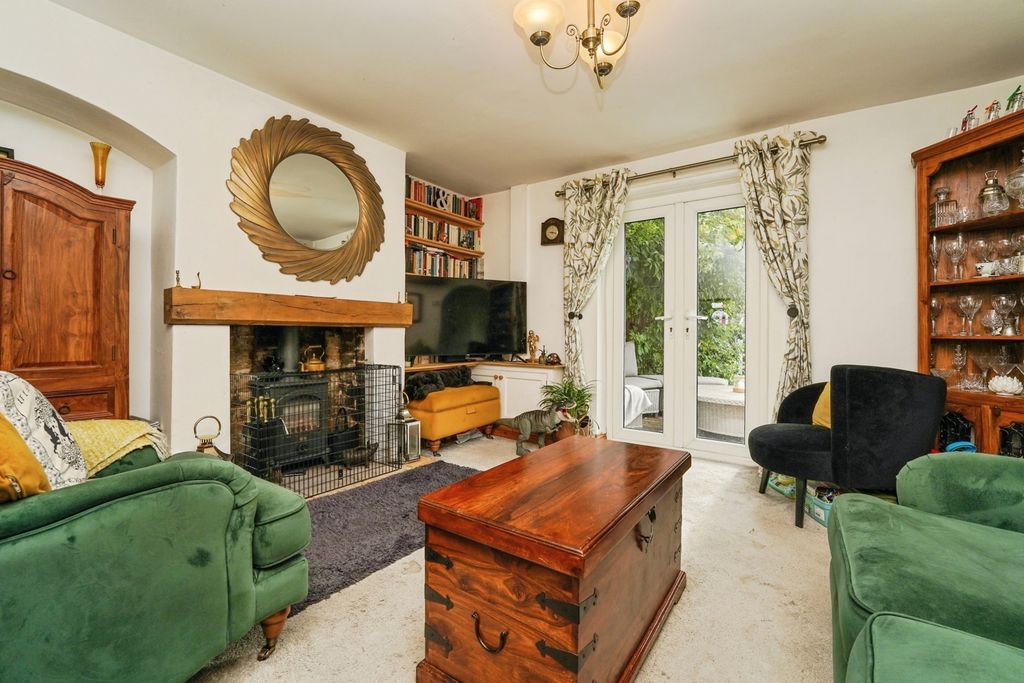 Property photo 2 of 12 Pbox-Img.Jpg