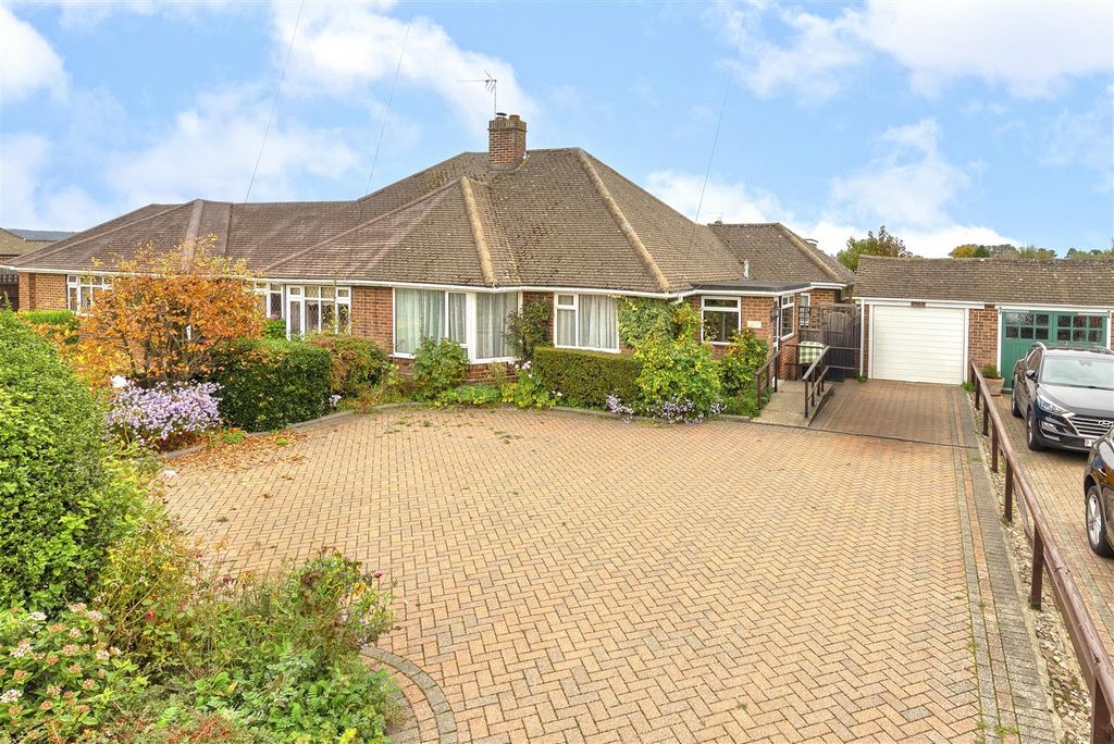 Property photo 1 of 11 01.