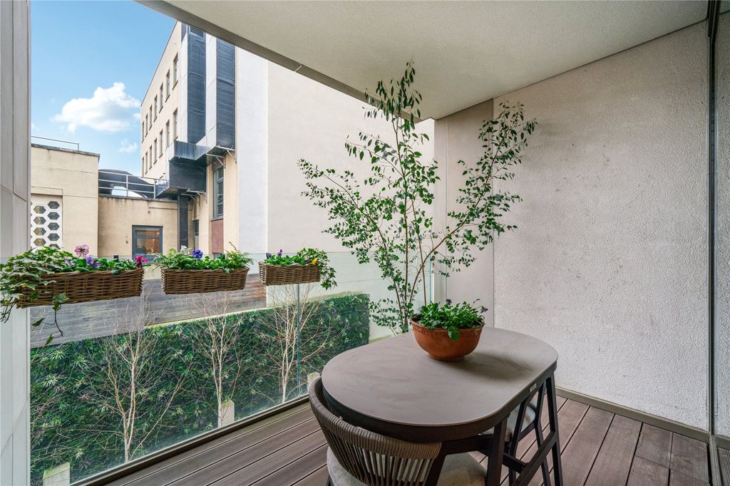 Property photo 3 of 11 Balcony