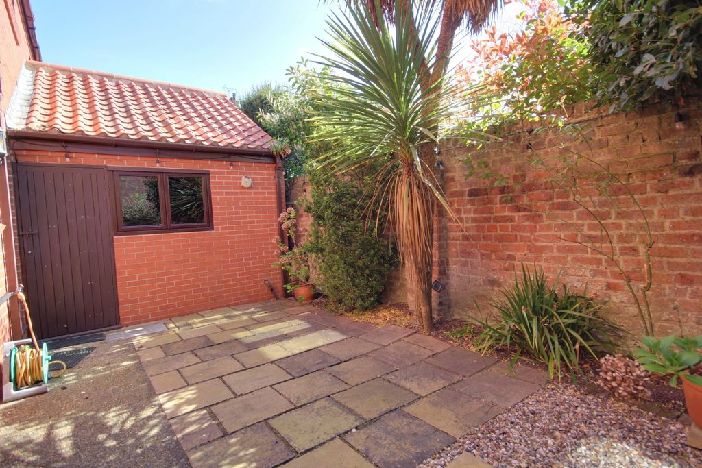 Property photo 2 of 17 1 Garden A