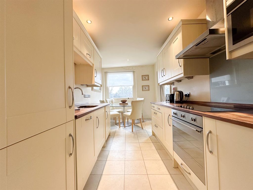 Property photo 2 of 7 Kitchen