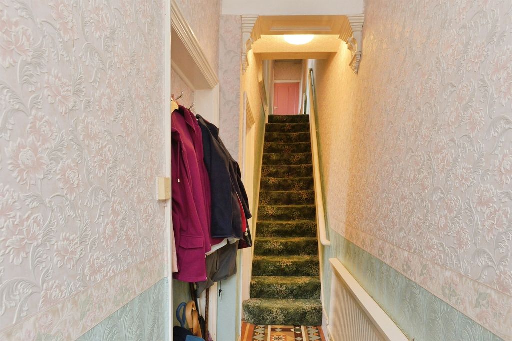 Property photo 2 of 20