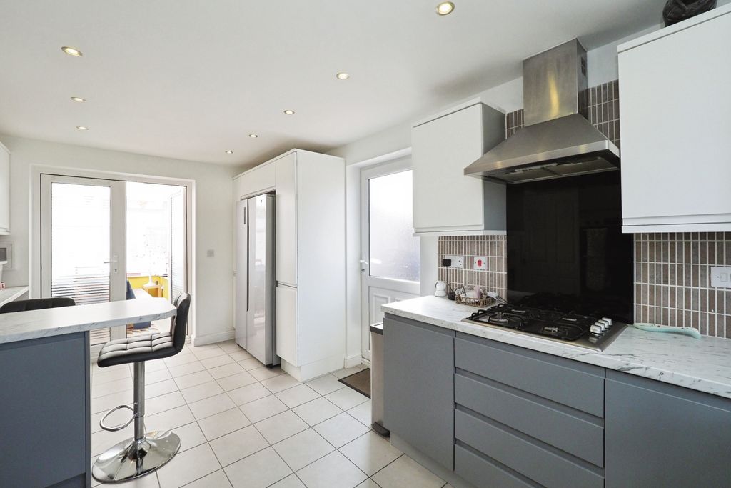 Property photo 3 of 19 Open Kitchen Breakfast