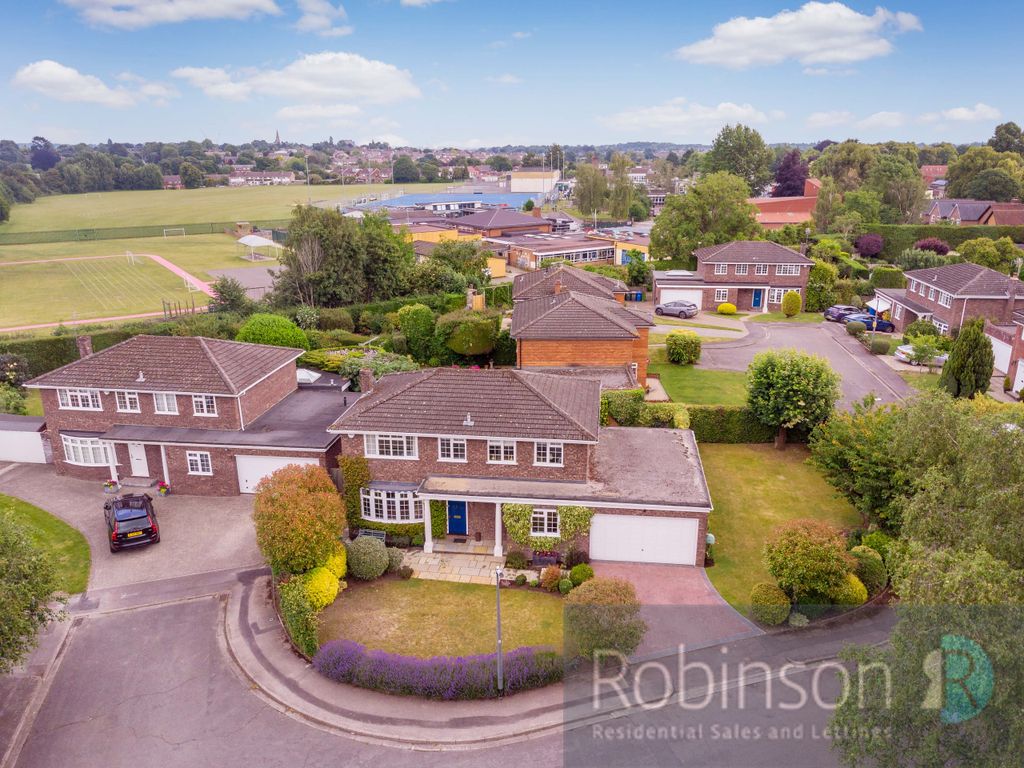 Property photo 2 of 20 11 Silvertrees Drive-5