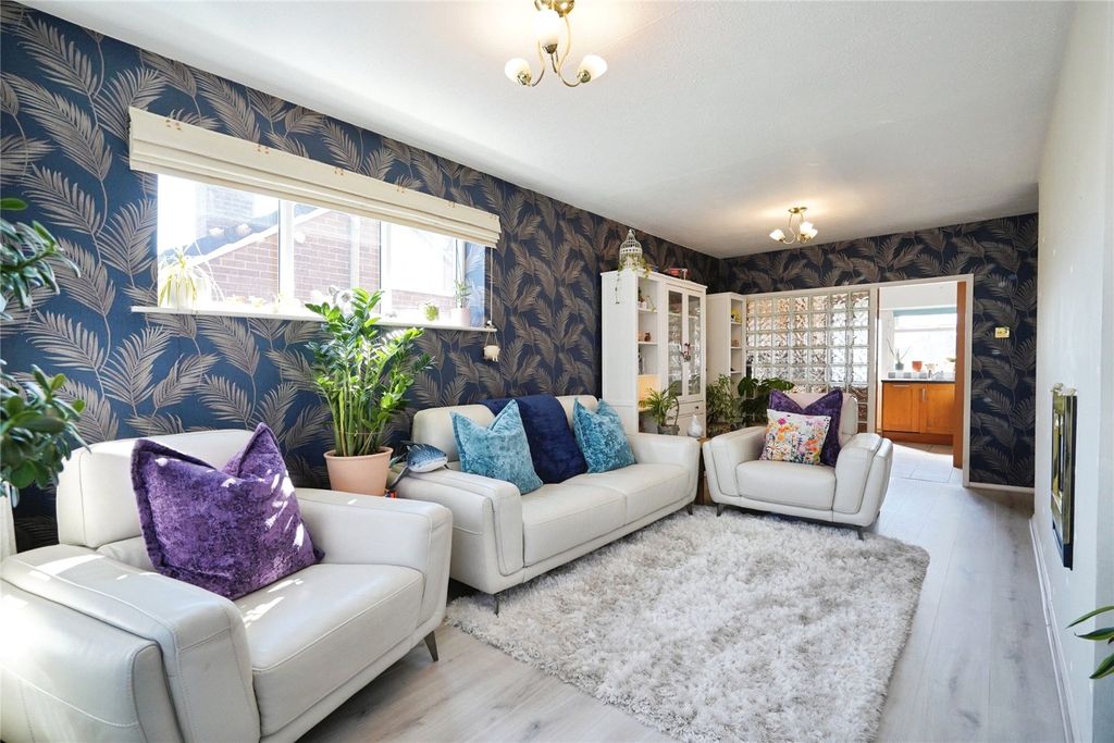 Property photo 2 of 25 Lounge