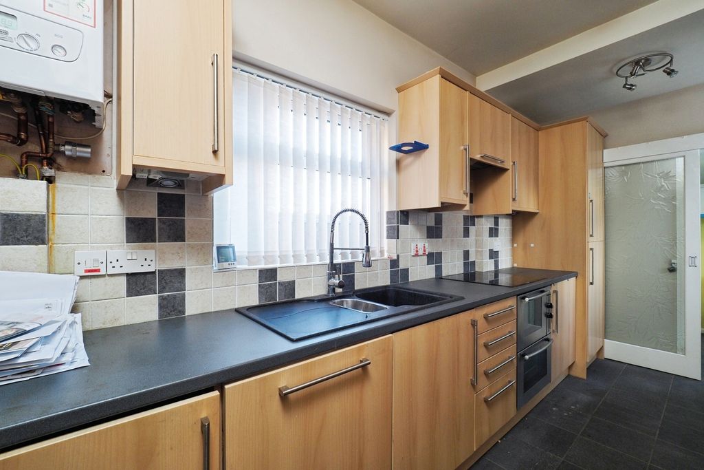 Property photo 2 of 17 Kitchen