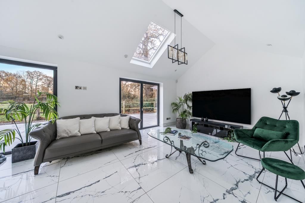 Property photo 3 of 33 Reception