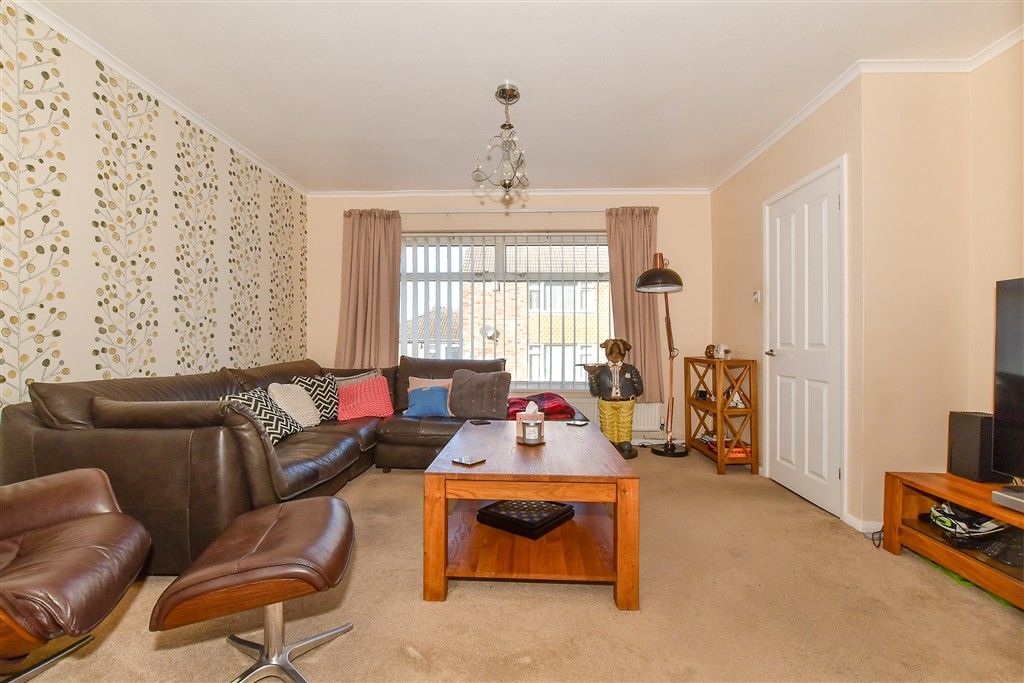 Property photo 1 of 13 Lounge