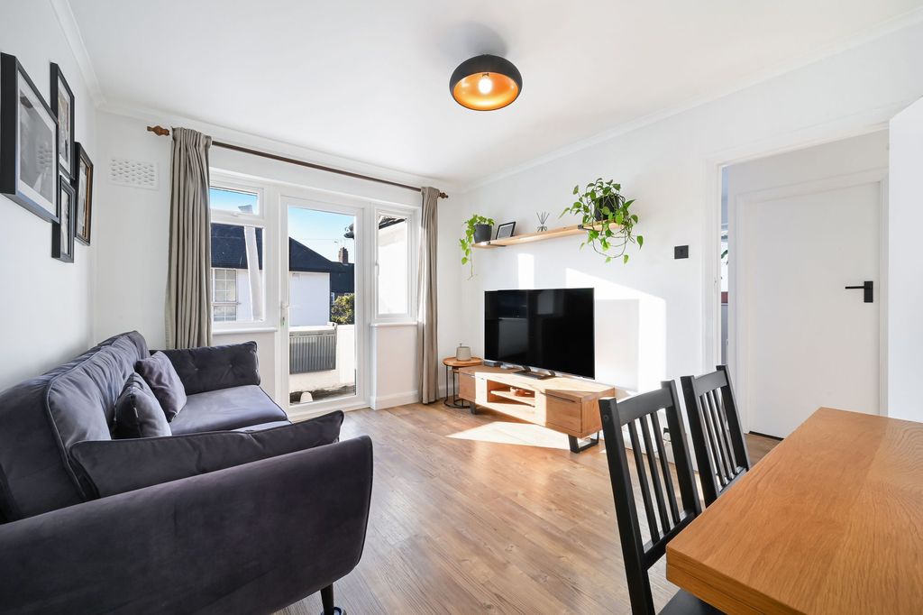 Property photo 2 of 9