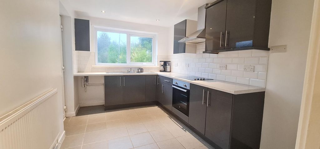 Property photo 2 of 14 Kitchen
