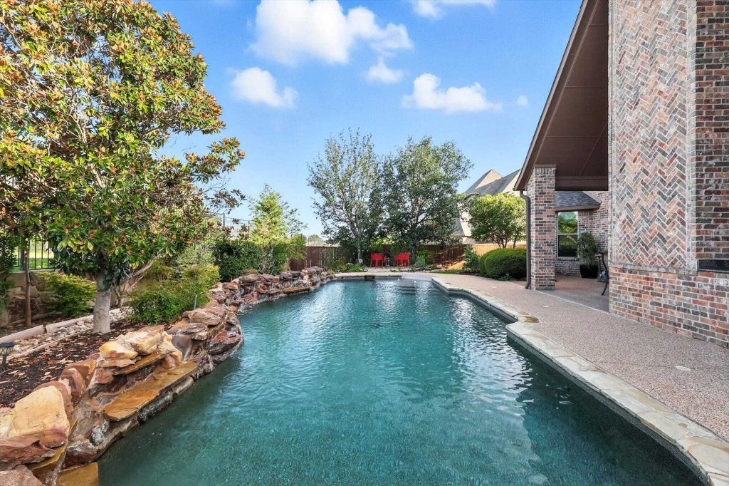 Property photo 1 of 31