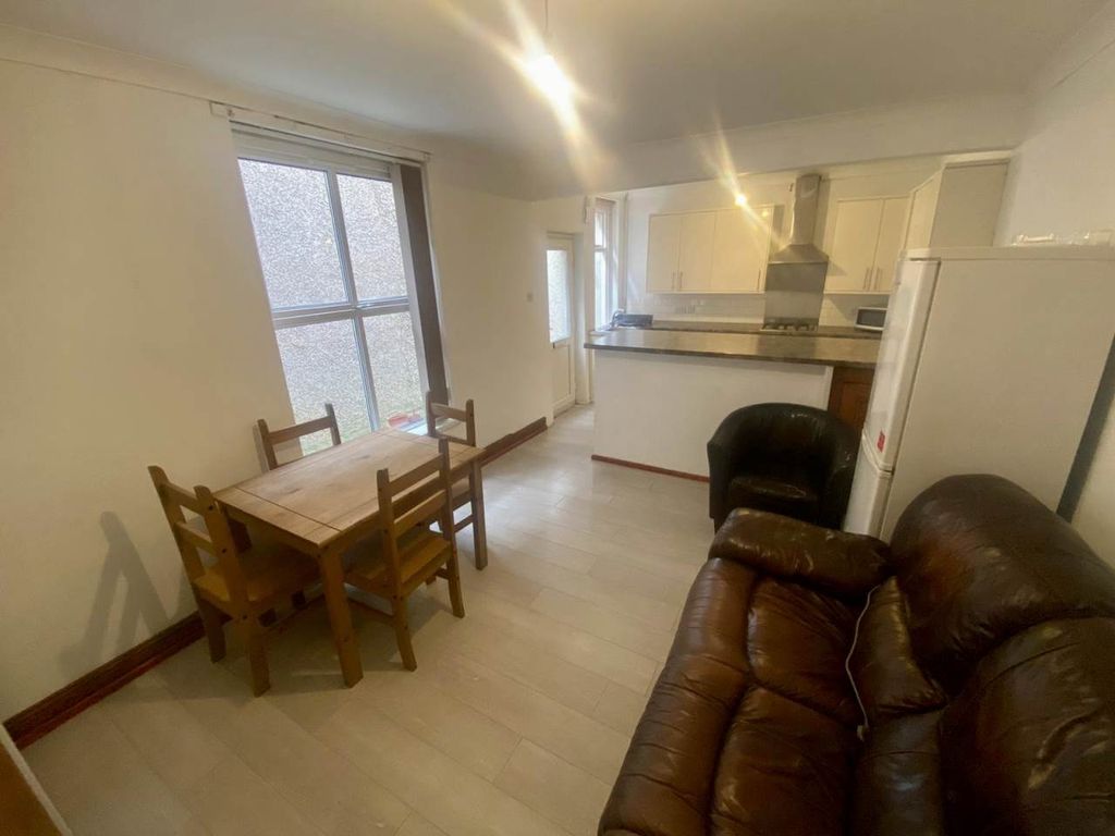 Property photo 2 of 14 Lounge 1