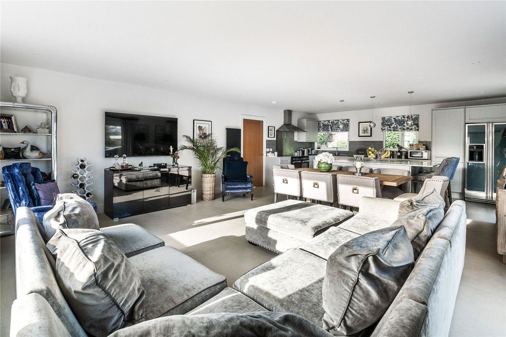 Property photo 3 of 17 Family Room Area