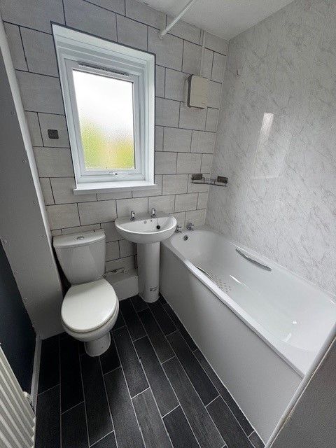 Property photo 2 of 6 Bathroom