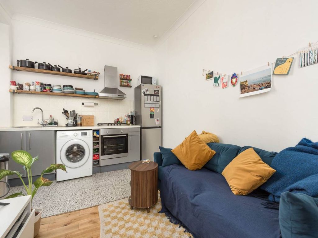 Property photo 3 of 14 79010_Trafalgar_Street-005