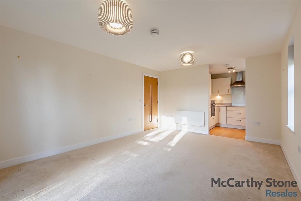 Property photo 3 of 36 8666510-Interior04-800.Jpg