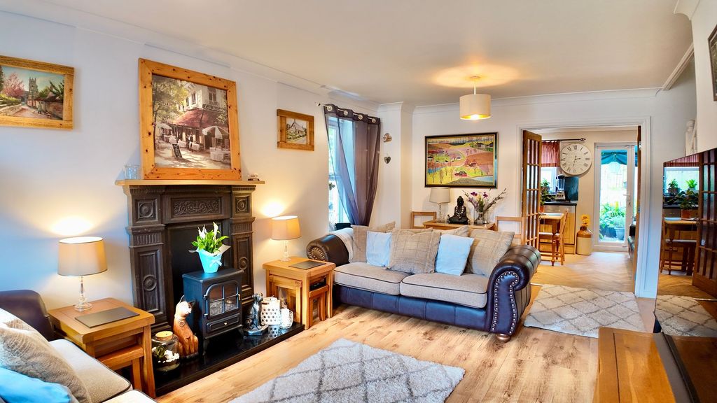 Property photo 2 of 31