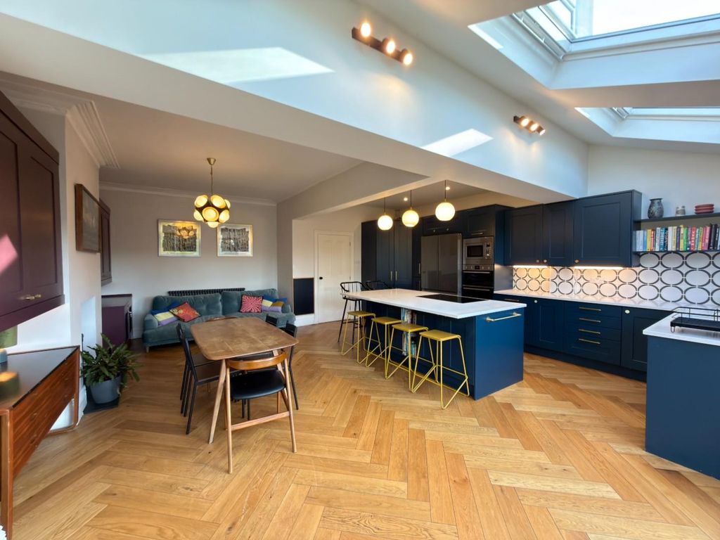 Property photo 3 of 35